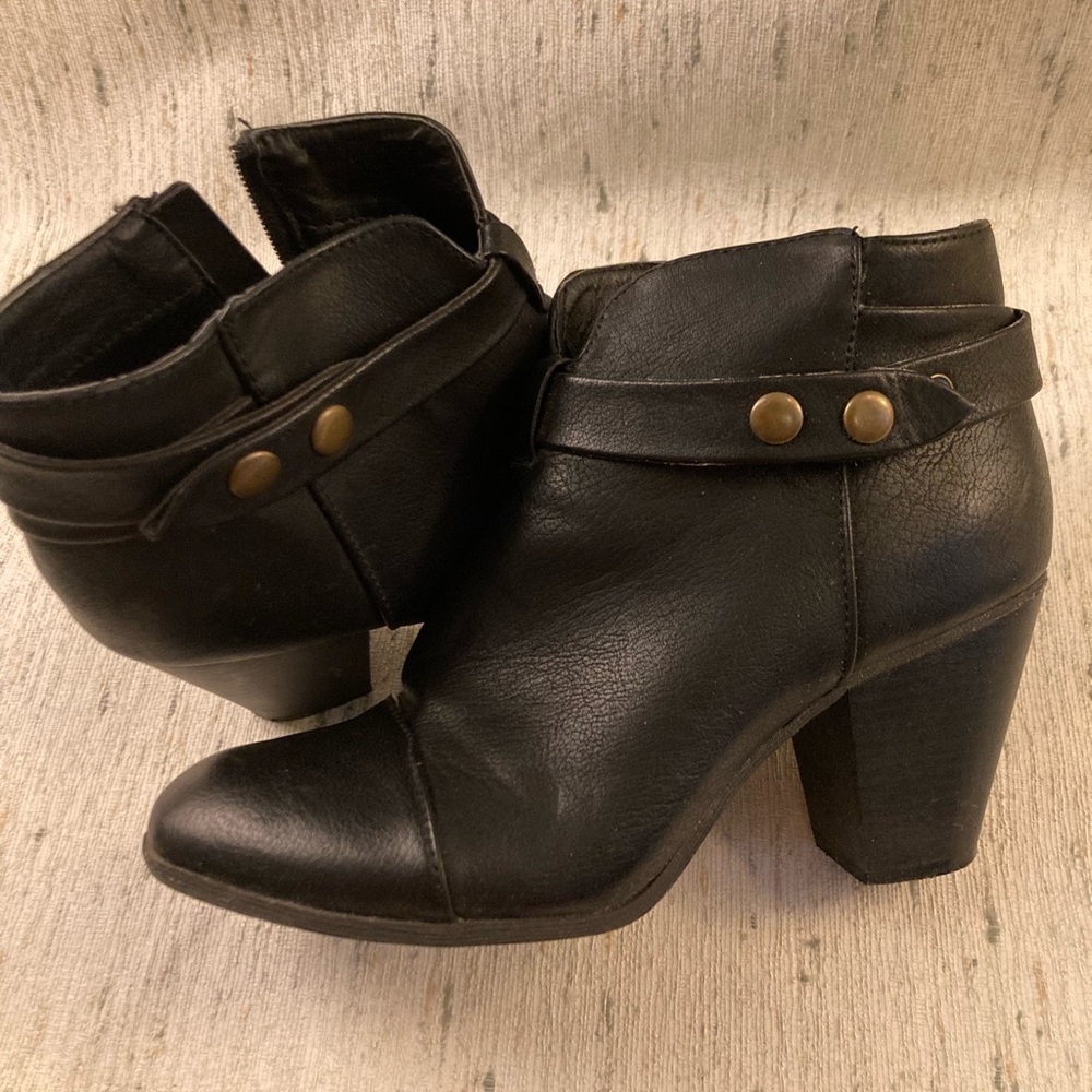 American Eagle - Black Boot - Size 9